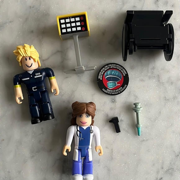 Roblox Brookhaven: St. Luke's Hospital playset - Picture 3 of 5